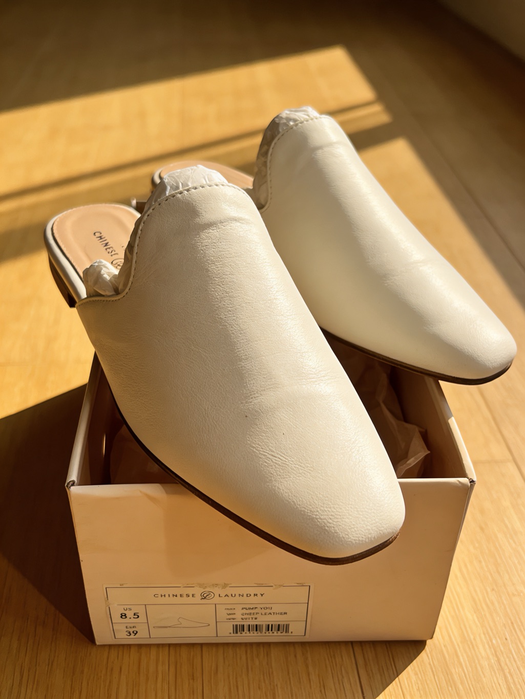 Chinese Laundry Women's White Leather Slip-On Mules